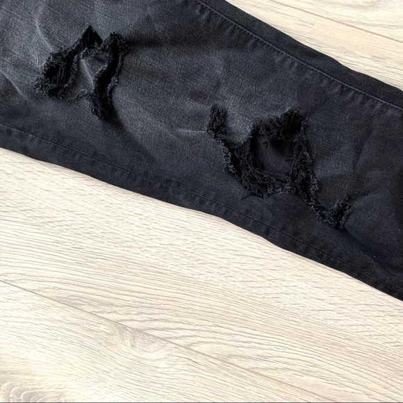 AE- Black Distressed Ripped Jegging - Picture 5 of 7